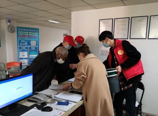 半山小区为居民派发正能量软件网站免费入口分类设备
